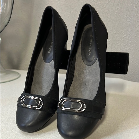 Wear ever Black Flats with Silver Detail - Picture 3 of 6